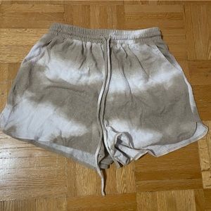 light brown/white tie dye shorts